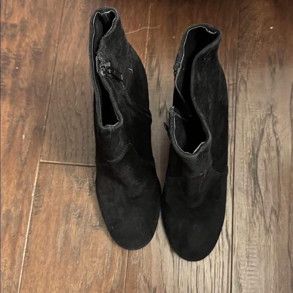 Vince Camuto pimmy ankle boot 7.5